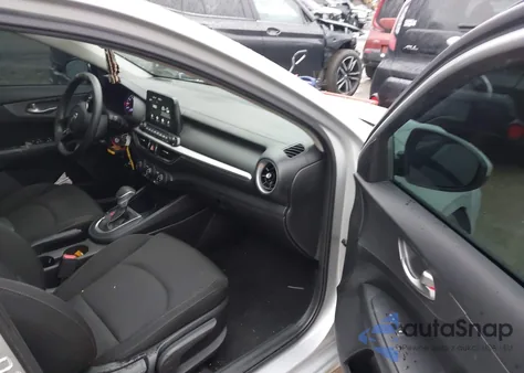 2021 Kia Forte Lxs z USA, uszkodzony, nr VIN 3KPF24AD4ME352976